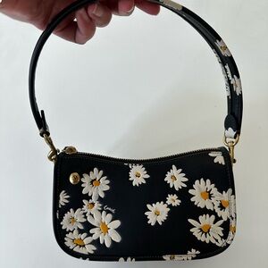Coach Swinger Purse Daisy Print